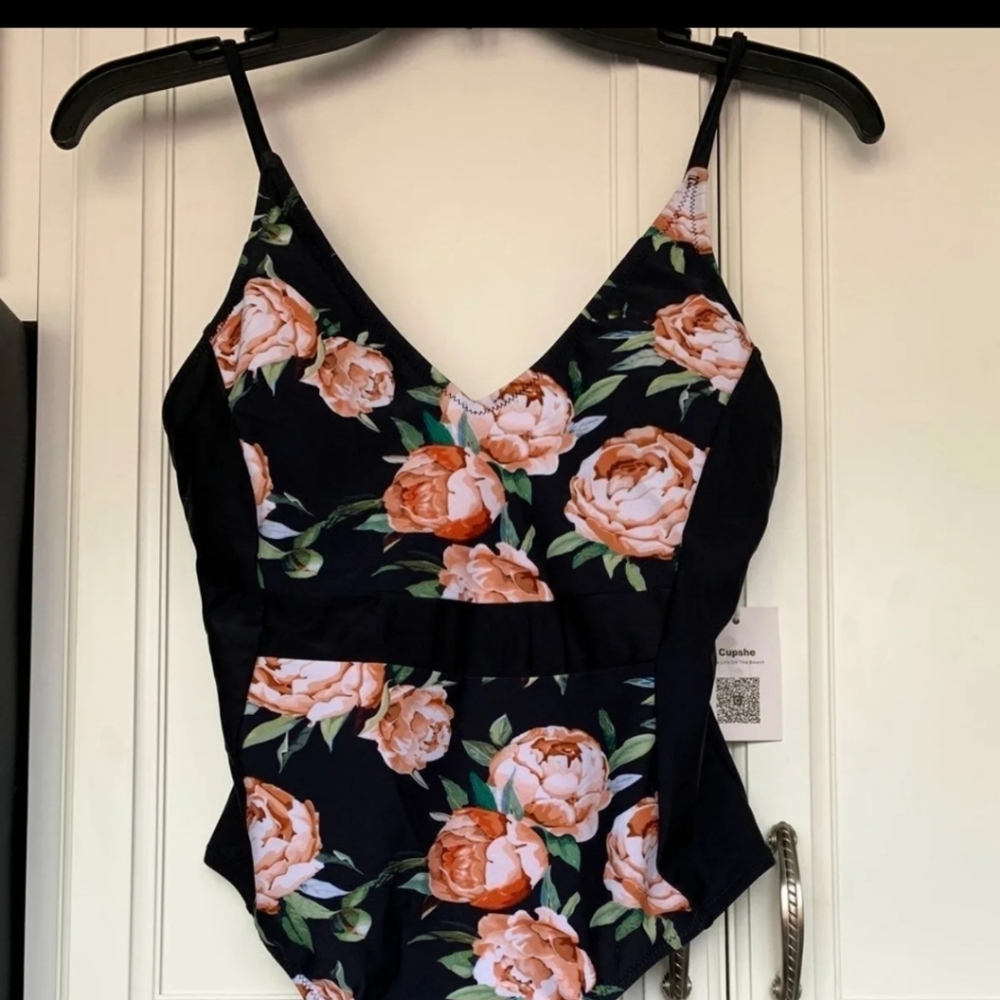 Cupshe suit - Picture 5 of 5